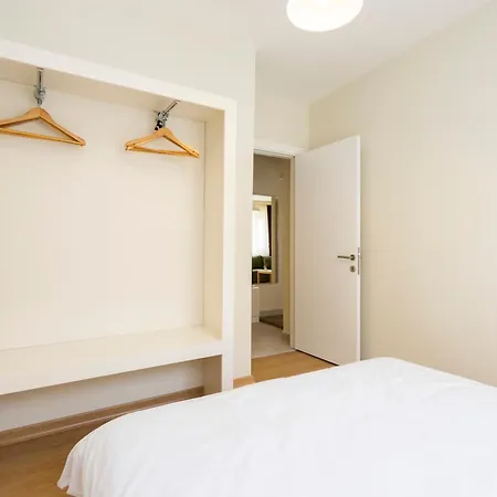 2 Bedroom W. Balcony & Elevator @ Cihangir No:4 *