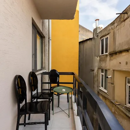 2 Bedroom W. Balcony & Elevator @ Cihangir No:4 *