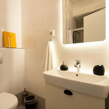 2 Bedroom W. Balcony & Elevator @ Cihangir No:4 Estambul