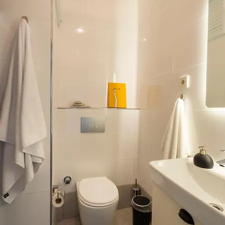 2 Bedroom W. Balcony & Elevator @ Cihangir No:4 Lejlighed