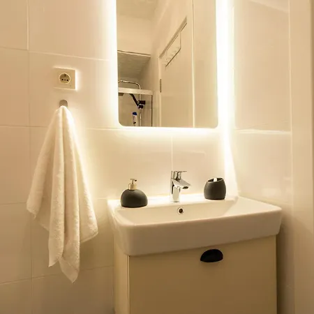 2 Bedroom W. Balcony & Elevator @ Cihangir No:4 Istanboel