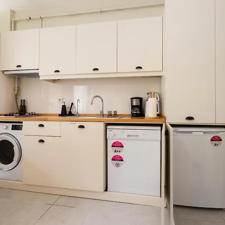 2 Bedroom W. Balcony & Elevator @ Cihangir No:4 *